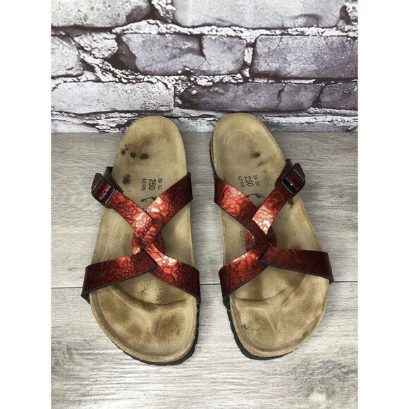 Birkenstock Birki’s Red Patent Leather Croc Cork Strap Sandals Women Sz 39EU/8US - Picture 2 of 16